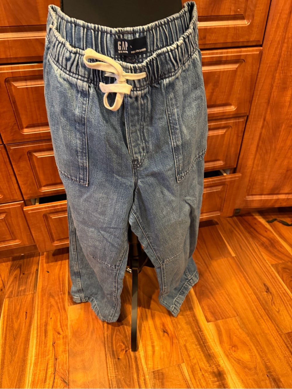 GAP Womens pull on Barrel Jeans Light Blue Denim Jogger Pants with Drawstring